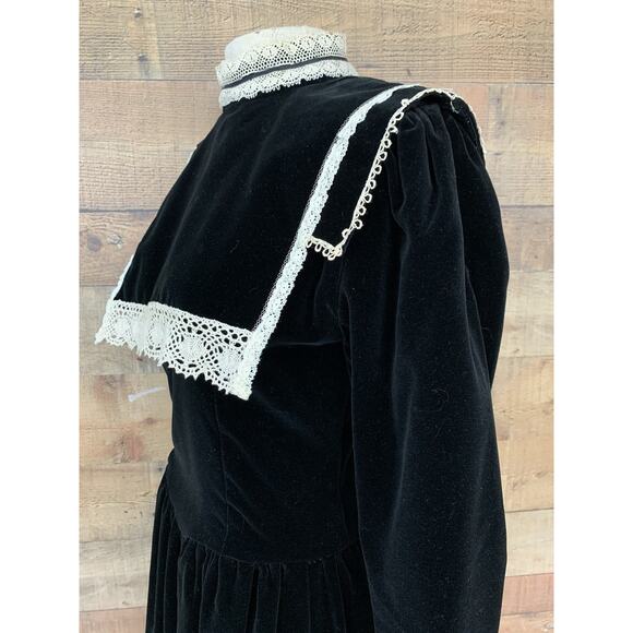 Vintage 1970’s Velvet Goth Prairie Victorian Dress Puff Shoulder Crochet Sz XS/S - Picture 7 of 15